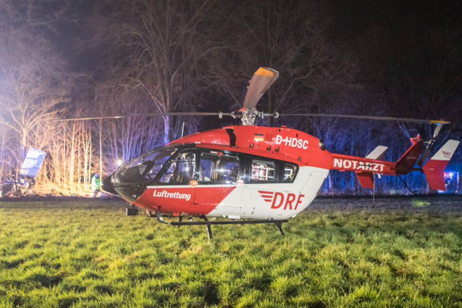 Der 60-Jährige wurde mit einem Rettungshubschrauber in eine Klinik geflogen.