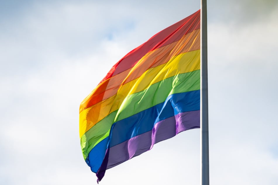 Eine Regenbogenflagge wie diese soll die Diskussionen zwischen Schule und dem Team des Kardinals entfacht haben.