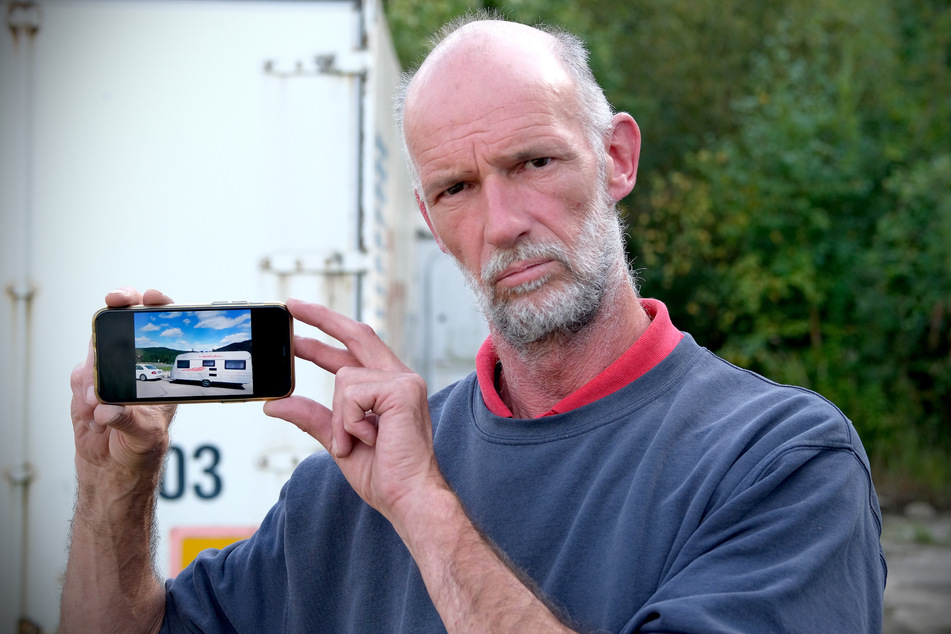 Nur noch ein paar Fotos auf dem Handy sind Andreas Horschig (55) geblieben, der Wohnwagen ist verschwunden.