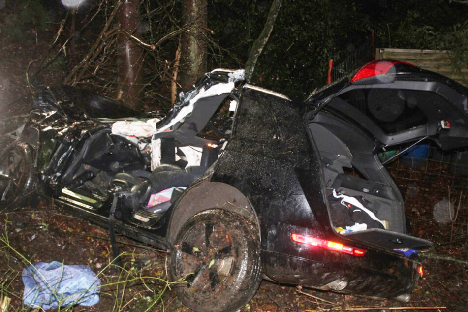 Der Wagen der 33-Jährigen war nach dem Unfall ein absoluter Totalschaden.