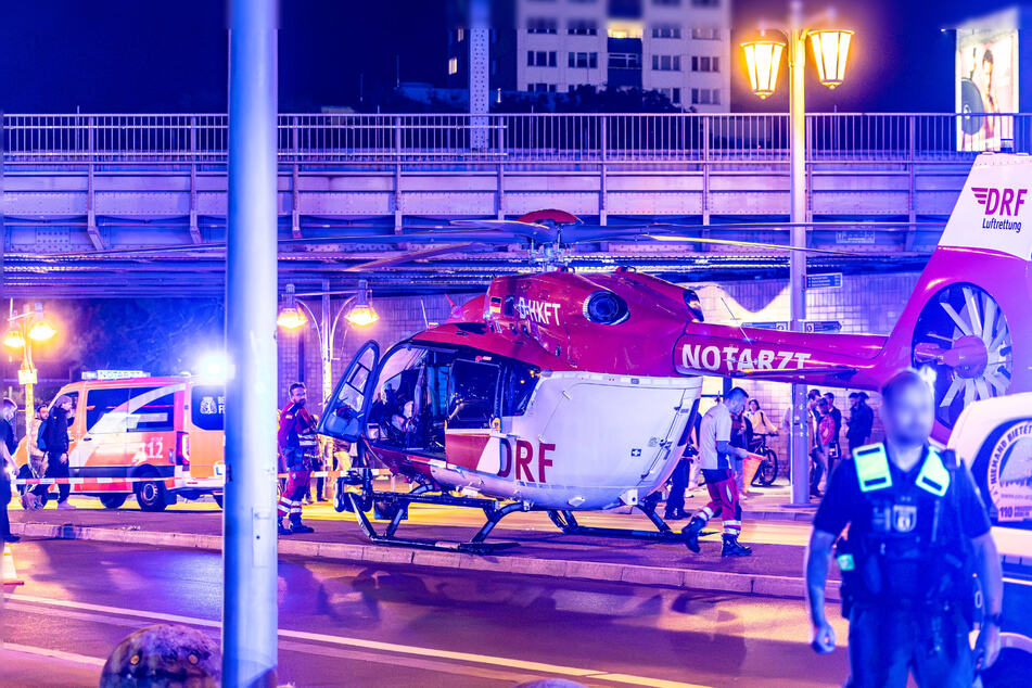 Ein Hubschrauber unterstützte die Einsatzkräfte bei der Suche nach möglichen Vermissten in der Spree.