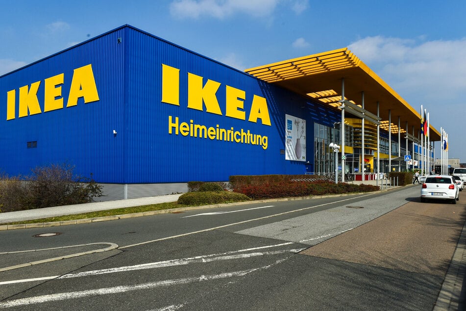 Im Ikea soll sich der Cottbuser Möbel zu Spottpreisen erschlichen haben.