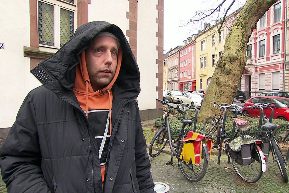 Chris (33) hat beinah einen Jobcenter-Termin verpasst.