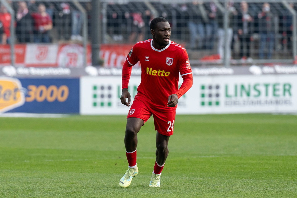 Anfang November bestritt Agyemang Diawusie (†25) sein letztes Pflichtspiel für Jahn Regensburg.