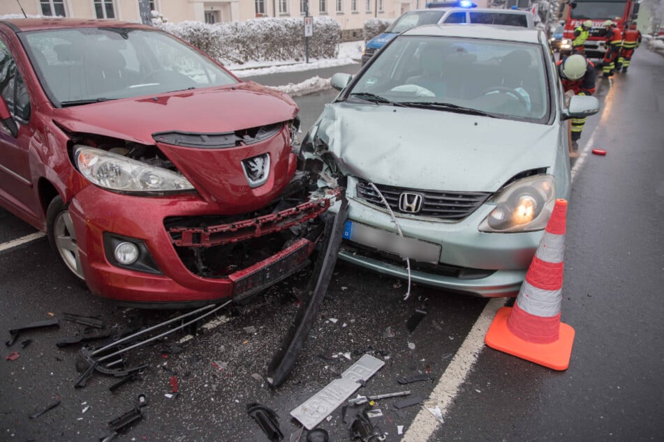 An beiden Autos entstand durch den Unfall ein Sachschaden von etwa 10.000 Euro.