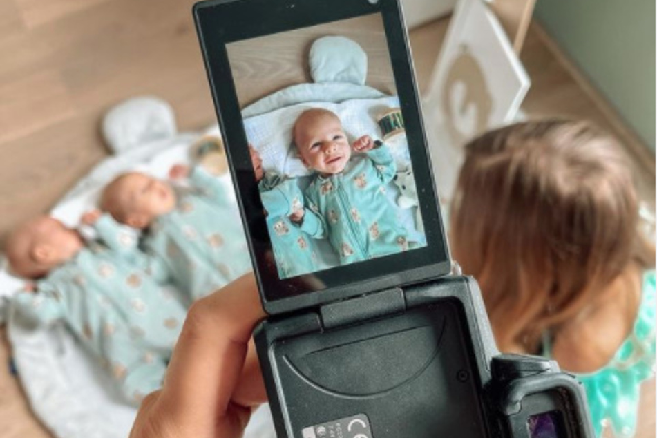 Seit dem 27. April ist die frühere Weltklasse-Eiskunstläuferin Mama von Zwillingen. Aus der ehemals dreiköpfigen Familie ist über Nacht eine fünfköpfige geworden.