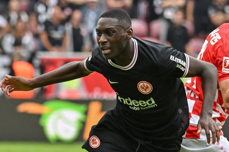 Randal Kolo Muani (26) war der Rekordtransfer der Eintracht. Über 90 Millionen Euro war der 26-Jährige PSG wert. Auf einen zuvor ausgehandelten Bonus muss die SGE aber wohl verzichten.