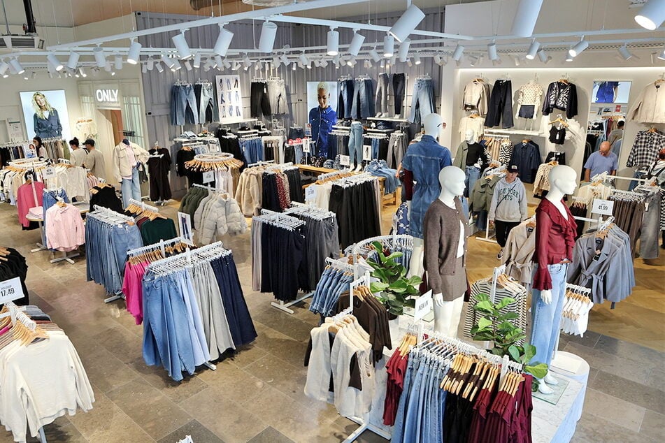 Beliebte Marken-Kleidung gibt's ab Samstag (1.11.) in Schwarzheide stark reduziert