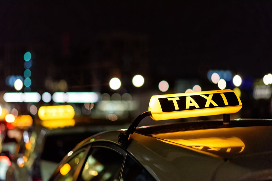 In Bonn wurde ein Taxifahrer bei einem Überfall schwer verletzt.