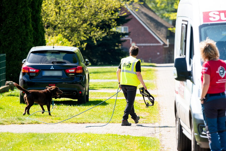Mit Suchhunden ging die Polizei am Mittwoch einer neuen Spur nach.