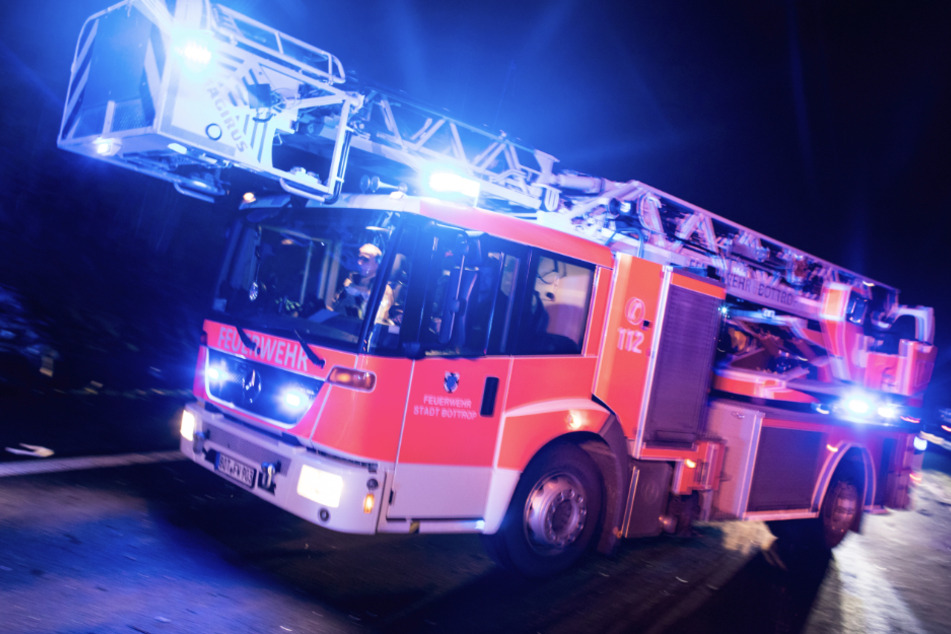 Die Feuerwehr war mehrere Stunden im Einsatz. (Symbolbild)