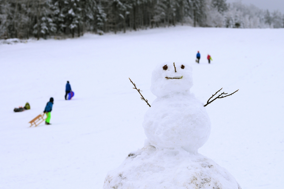 Trotz winterlicher Kulisse hat sich der Andrang in den sächsischen Wintersportregionen bislang in Grenzen gehalten.