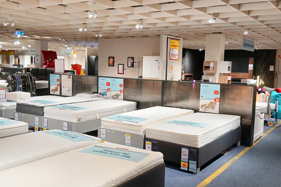 Räumungsverkauf bei ROLLER: hunderte Möbel sind stark reduziert