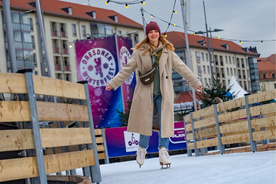 So wie Lilly Baumann (23) können die Dresdner noch bis Anfang März auf dem Altmarkt beim "Winterfest" auf dem Eis Schlittschuh laufen.