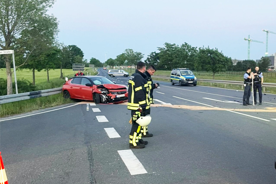 Bei einem Unfall zwischen einem Opel und einem Kia wurden am Samstag drei Menschen verletzt.