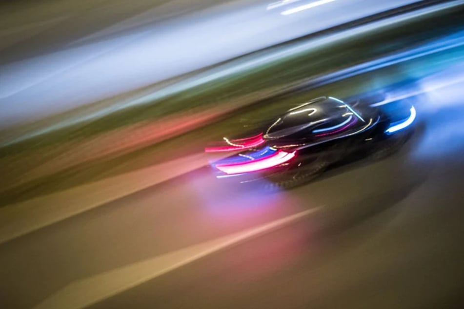 Dem Autofahrer gelang die Flucht. Am Tag darauf meldete er sich jedoch bei der Polizei. (Symbolbild)