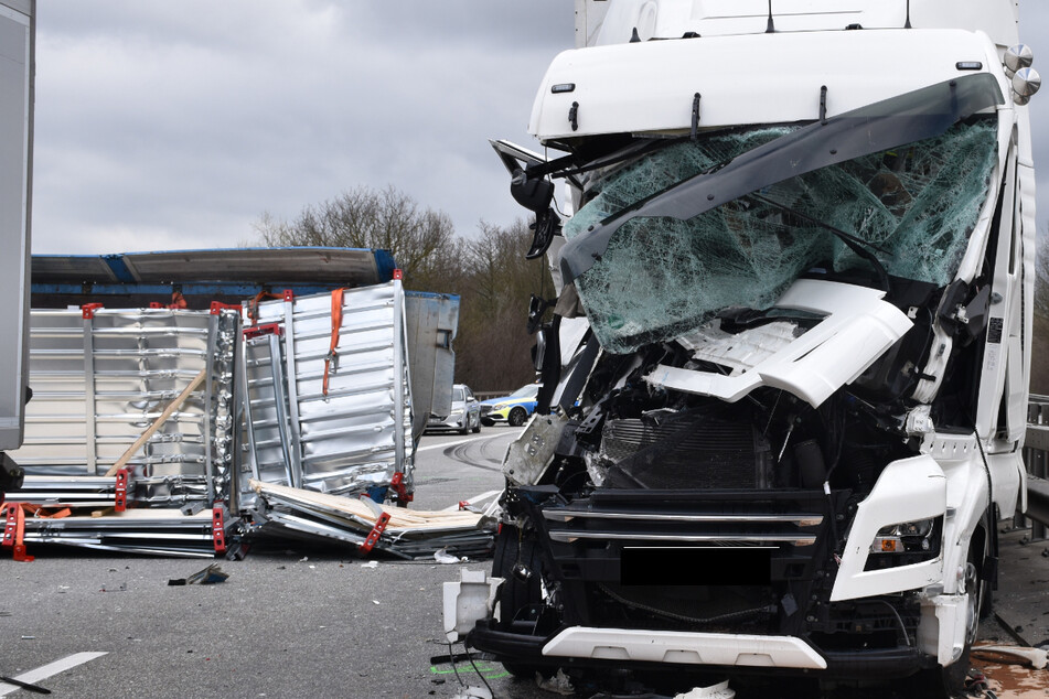 Unfall A7: Nach tödlichem Lkw-Unfall auf A7: Wieder übersieht ein Lasterfahrer ein Stauende