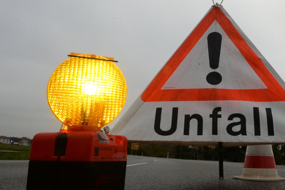 Während der Unfallaufnahme blieb die Kreuzung in München gesperrt. (Symbolbild)