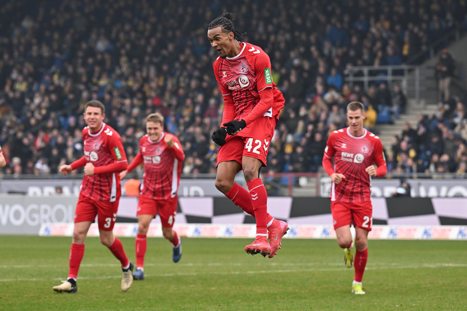 Offensivspieler Damion Downs feiert seinen 2:1-Siegtreffer für den 1. FC Köln.