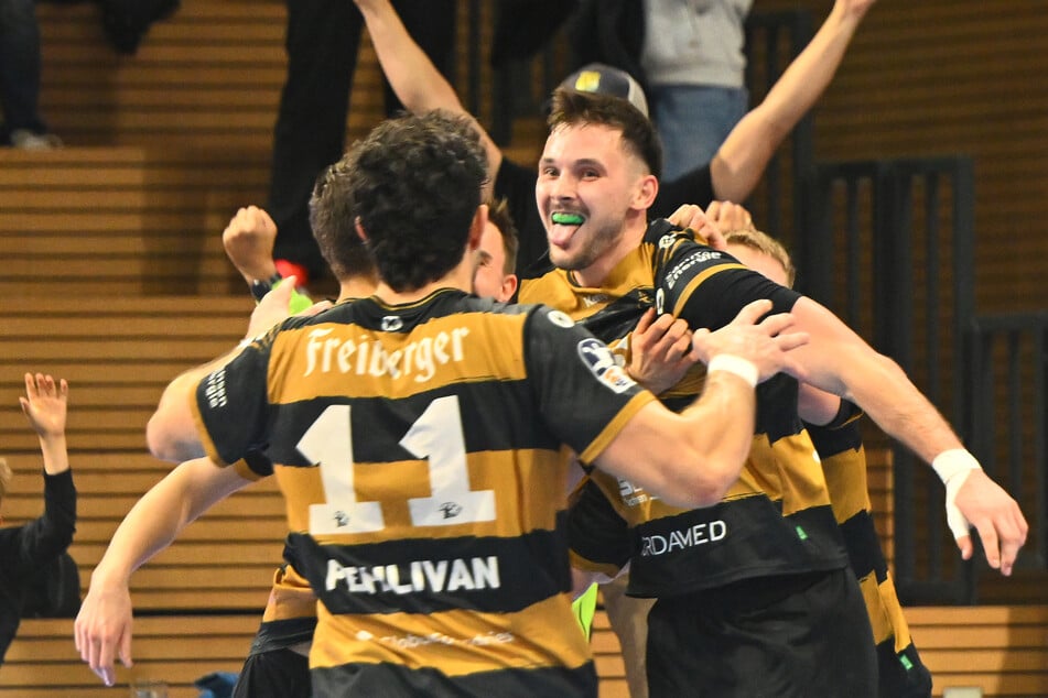 So jubelte der HC Elbflorenz nach dem sensationellen Pokalsieg gegen Erstligist Hamburg.