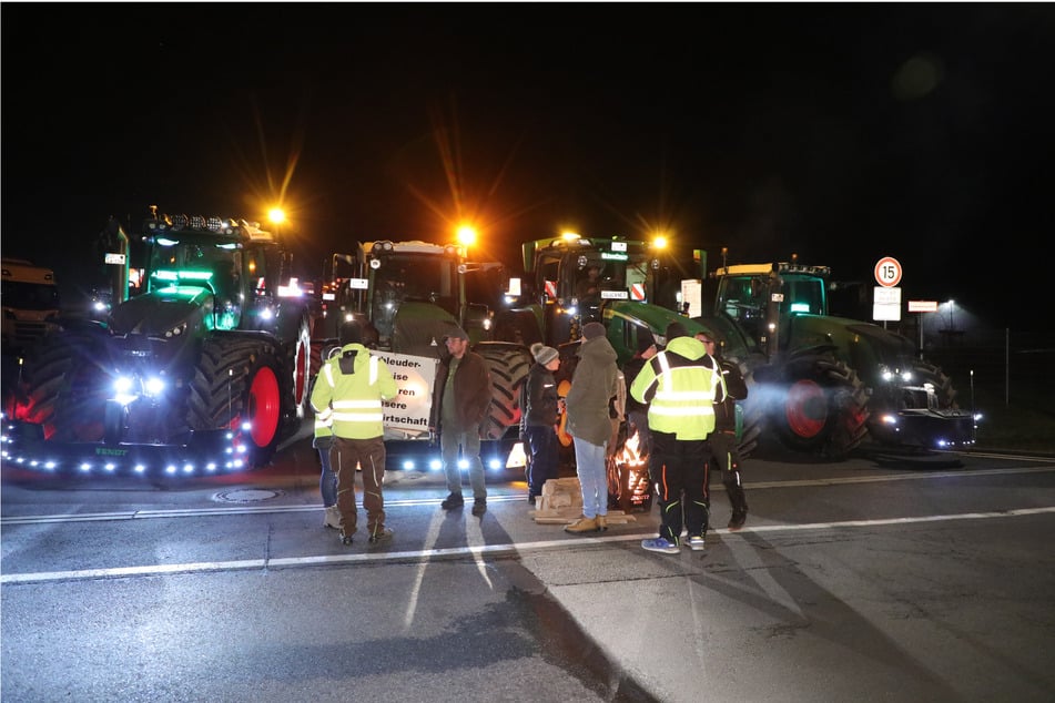Die Landwirte wollen noch bis 8 Uhr die Stellung halten.