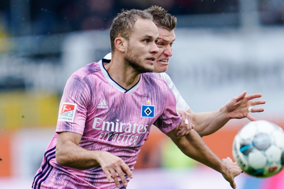 Ewerton (vorne) kämpft mit Kevin Behrens um den Ball. (Archivbild)