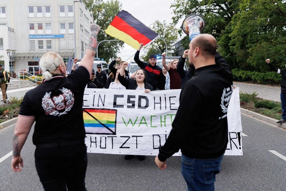 Beim Christopher Street Day (CSD) in Hennigsdorf waren auch rechte Gegendemonstranten vor Ort.