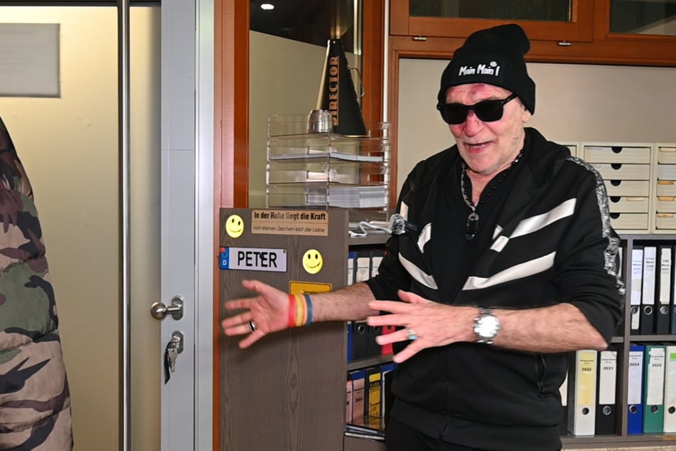 Da der Schlagersänger Besuch erwartete, schloss er die Tür nicht ab.