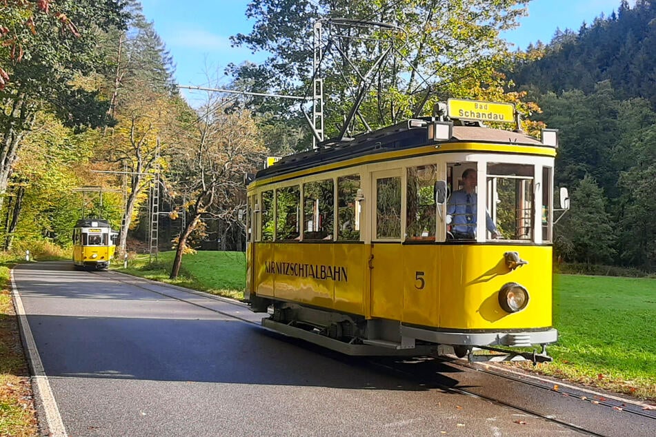 Erlebt eine echte Traditionsfahrt mit historischen Straßenbahnwagen.