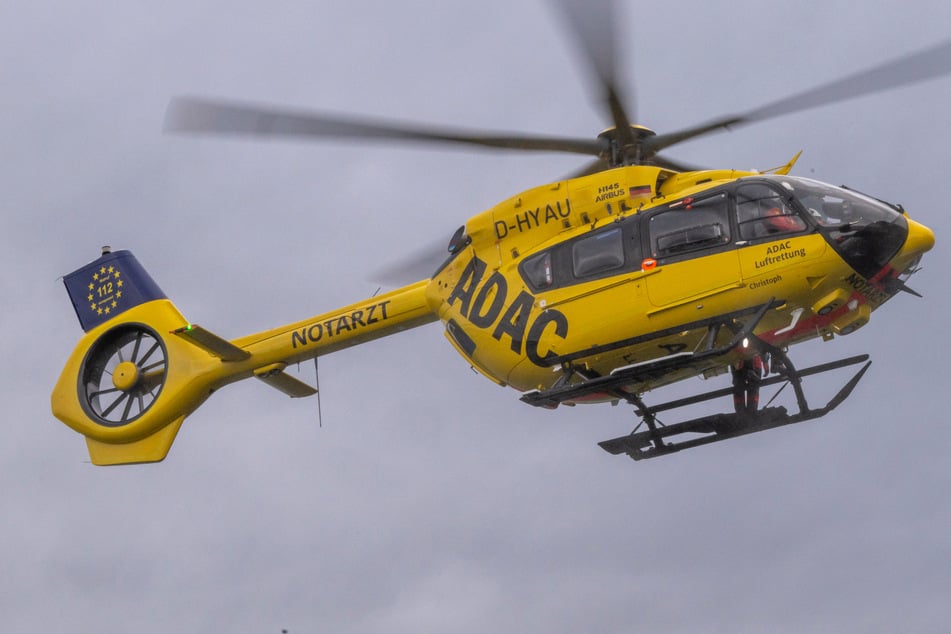 Der Rettungshubschrauber bracht den 56-Jährigen in ein Krankenhaus. (Symbolfoto)