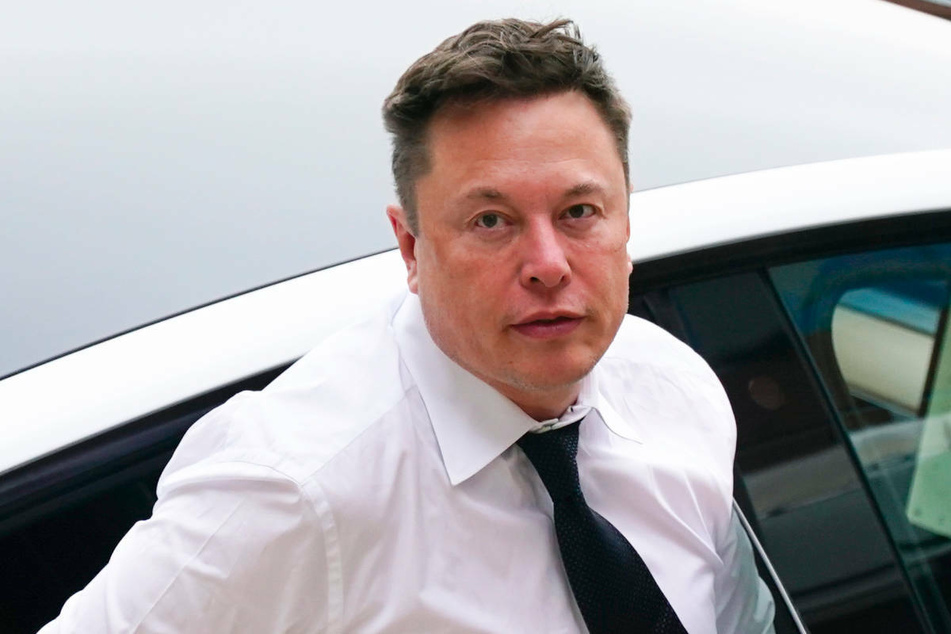 Tesla-Chef Elon Musk (50) hat sich am Mittwochabend mit Brandenburgs Wirtschaftsminister Jörg Steinbach und Ministerpräsident Dietmar Woidke zu einem gemeinsamen Essen getroffen.