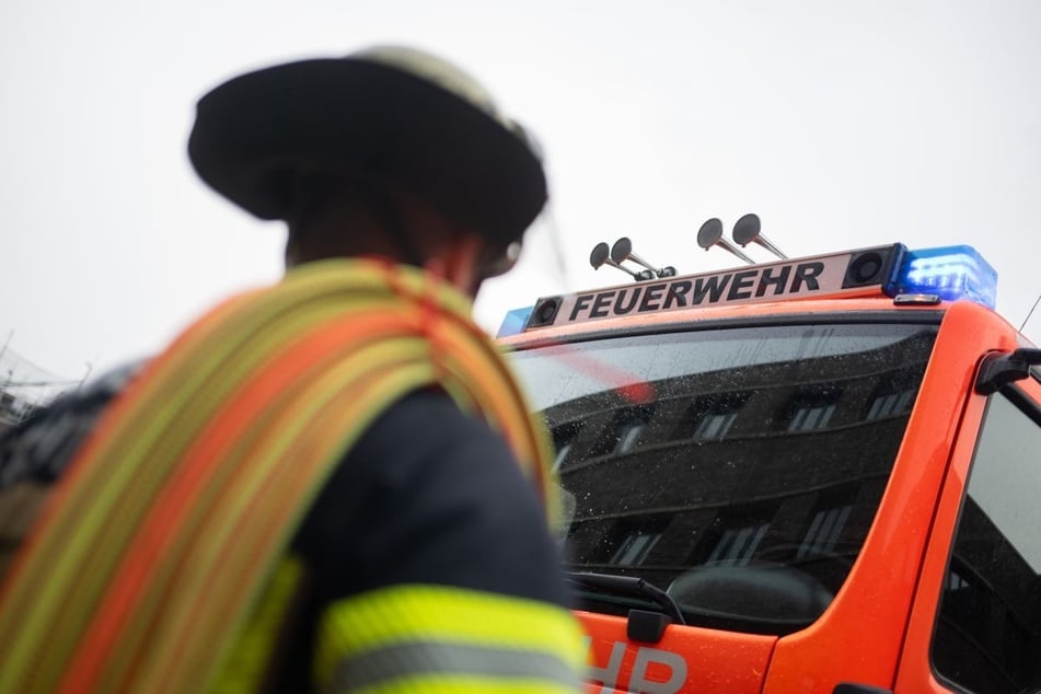 Mehrere Einsatzwagen der Feuerwehr waren nötig. (Symbolbild)