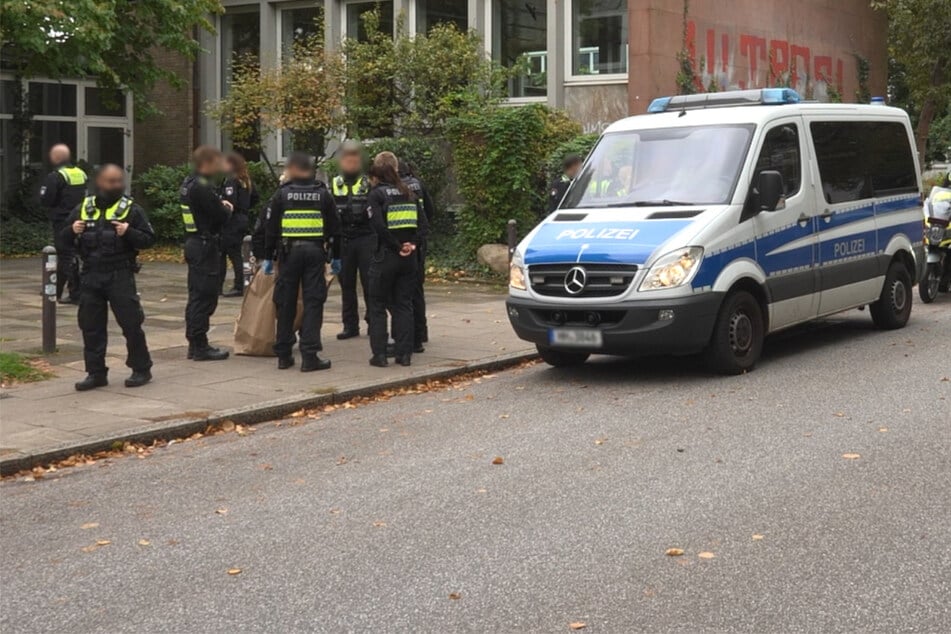 Messerattacke: Mann erleidet schwere Stichverletzung: Täter auf der Flucht?