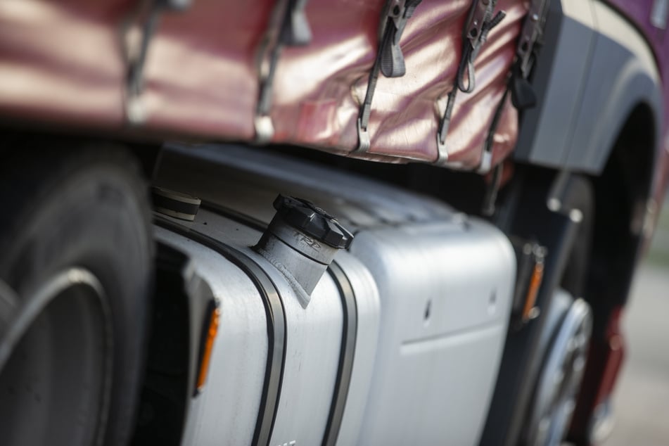 Der Lkw-Fahrer erlag noch an der Unfallstelle seinen Verletzungen. (Symbolbild)