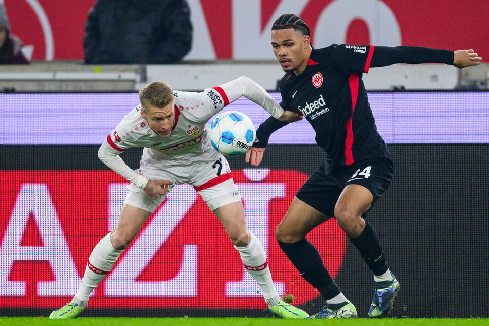 In dieser Saison hat es Nnamdi Collins (20, r.) bereits wettbewerbsübergreifend auf elf Pflichtspieleinsätze gebracht.