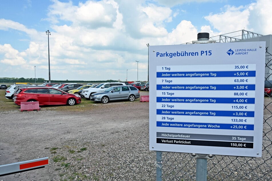 Jetzt 63 statt 15 Euro pro Woche: Der rund einen Kilometer vom Check-in entfernte P15 ist aktuell die preiswerteste Variante des Flughafen-Parkplatzes in Leipzig.