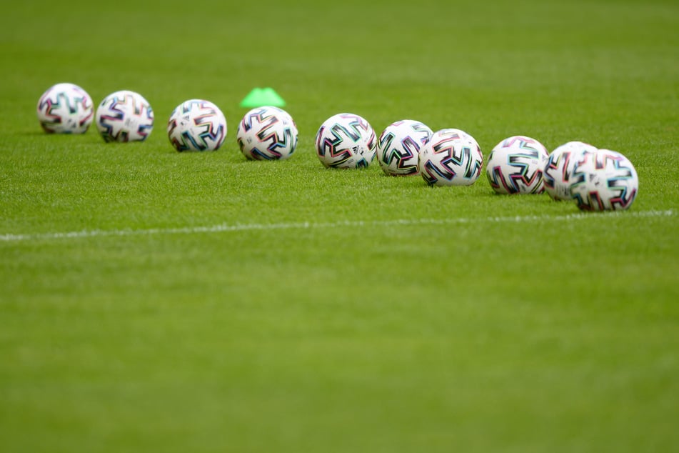Mit einer Großaktion hat die Polizei Durchsuchungen in der Thüringer Fußballszene durchgeführt. (Symbolfoto)