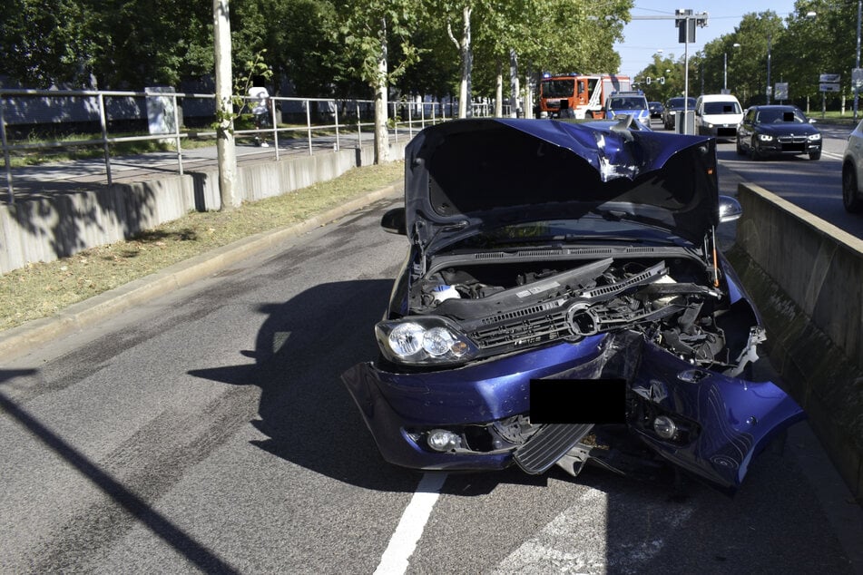 Schwerer Unfall in Magdeburg: Rentner fährt gegen Tunnelbegrenzung!