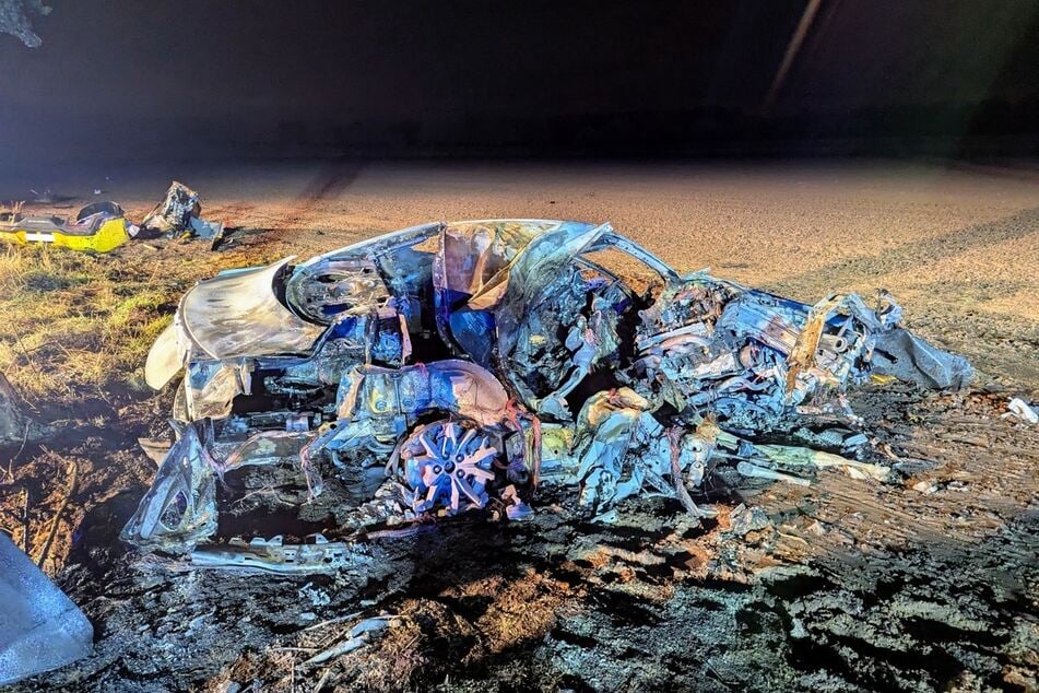 Das Auto brannte vollständig aus.