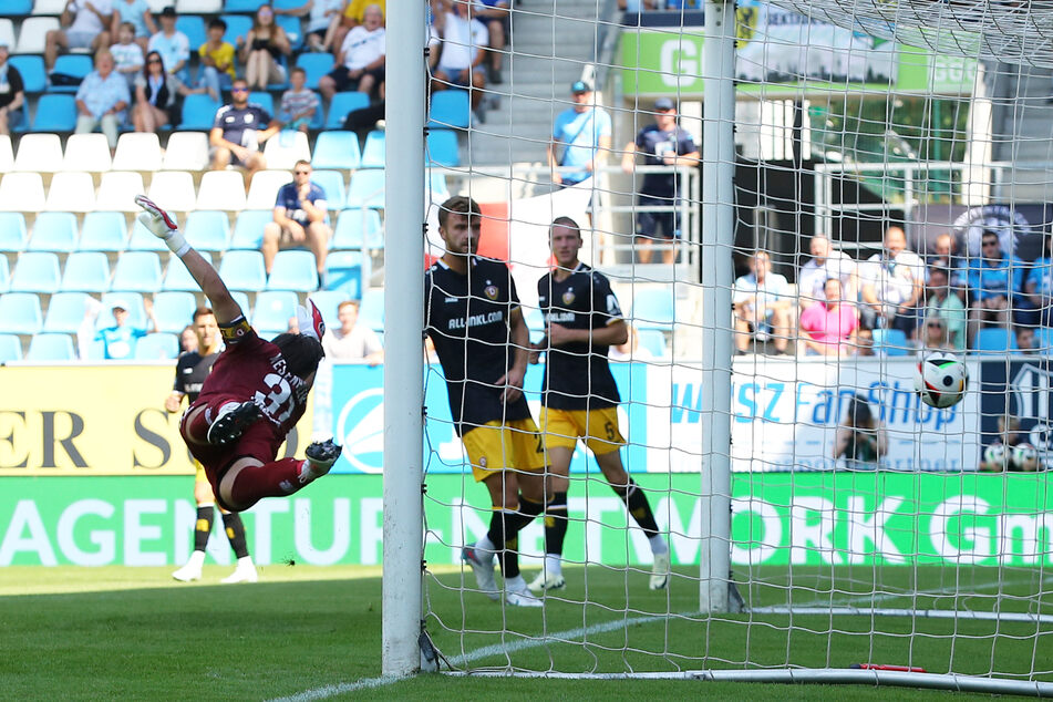 Da konnte sich Daniel Mesenhöler strecken, wie er wollte, den Einschlag zum 0:1 konnte er nicht verhindern.