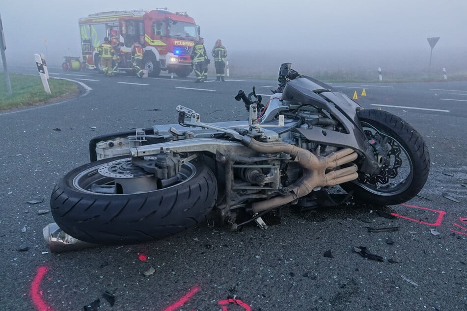 Das Yamaha-Motorrad wurde bei dem Zusammenprall komplett zerstört.