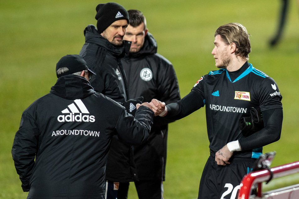 Dass Loris Karius (r.) mit seiner Rolle als Ersatzspieler unglücklich ist, kann Fischer absolut nachvollziehen.