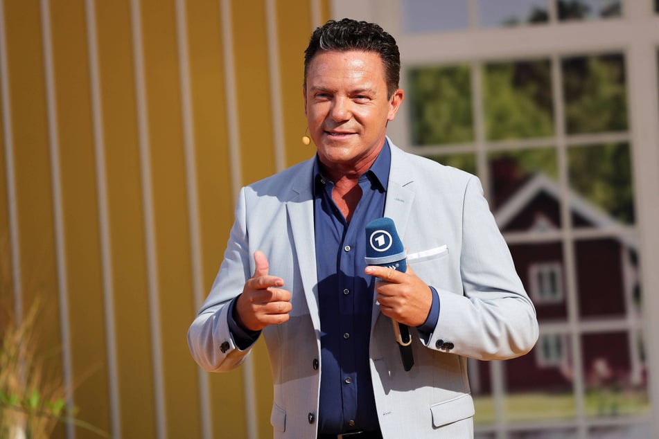 Stefan Mross (49) startet am Sonntag die neue Sommershow-Staffel von "Immer wieder sonntags" im Europapark Rust.