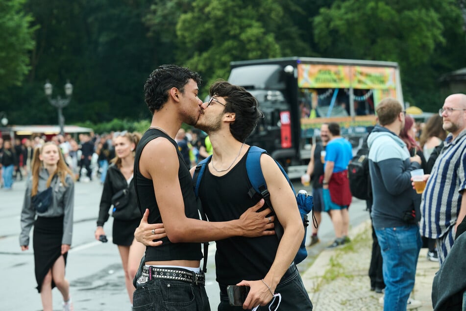 "Rave the Planet" versteht sich als Demonstration für Liebe und Toleranz.
