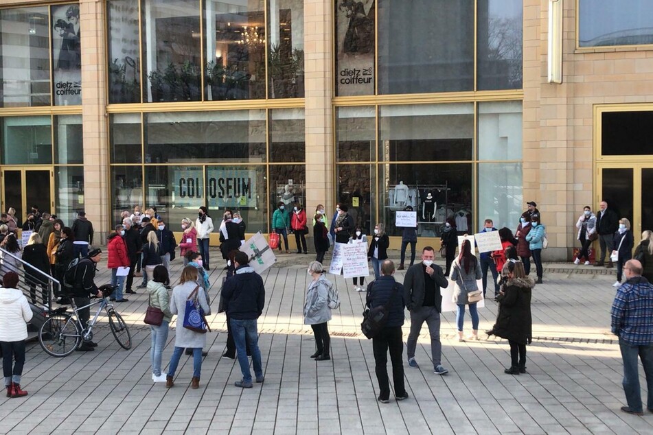 "Körpernah und relevant"-Demo vor dem Roten Turm am Donnerstag in Chemnitz.