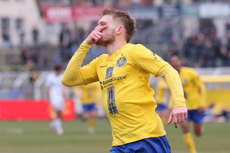 Es wird eng für Stefan Maderer (29). Eher unwahrscheinlich, dass der Stürmer spielen kann.