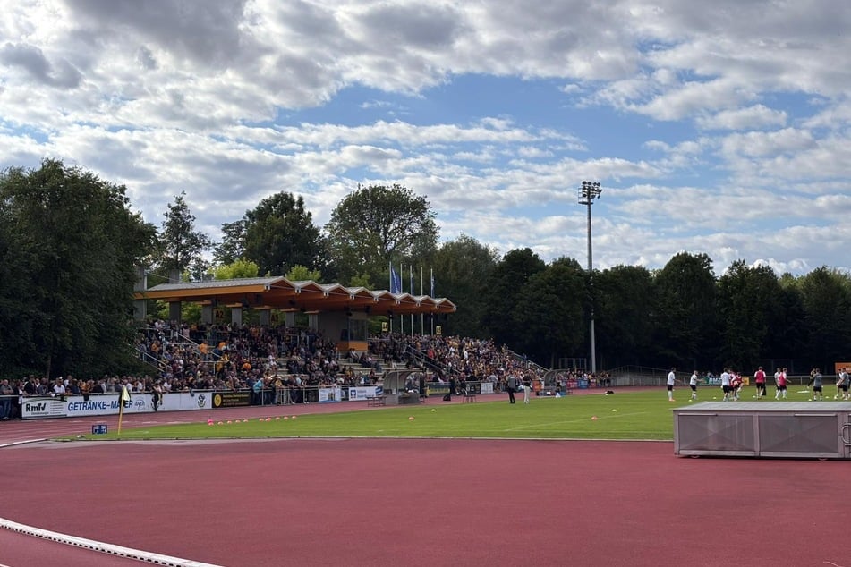 Stadion Müllerwiese: Hier rollt in rund einer halben Stunde der Ball.
