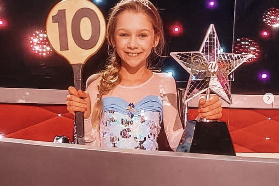 Töchterchen und große Schwester Jona (10) ist stolze Gewinnerin von "Let's Dance Kids".