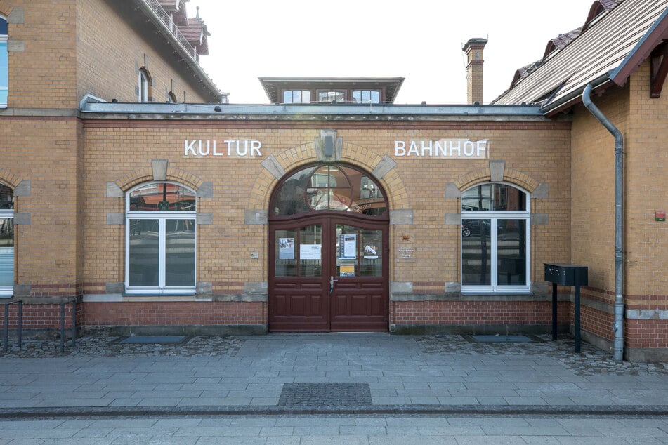 Kids aus Wohngruppen in Radebeul haben sich kreativ ausgetobt. Die Ergebnisse seht Ihr im Kulturbahnhof Radebeul.