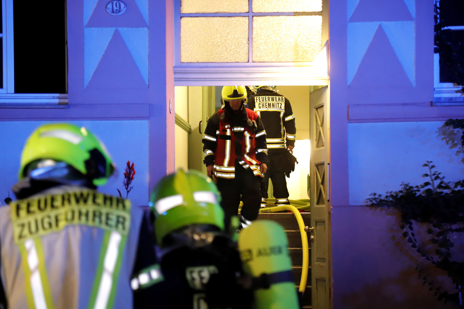 Feuerwehreinsatz in der Münchner Straße in Chemnitz: Eine Küche stand in Flammen.